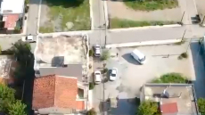 Έφοδος της ΕΛΑΣ σε σπίτια-καταστήματα διακίνησης ναρκωτικών στα Άνω Λιόσια - Δείτε βίντεο από drone