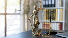 Η Ένωση Δικαστών και Εισαγγελέων καταδικάζει τις χυδαίες και συκοφαντικές δηλώσεις δικηγόρων