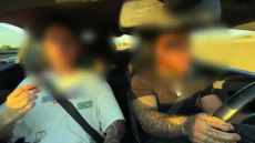 Αστυνομικός λέει «πάτα το» σε οδηγό McLaren και εκείνος φεύγει με μεγάλη ταχύτητα - Δείτε βίντεο