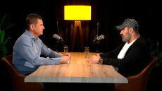 Ο Ηρακλής Νύκταρης αποκαλύπτει τους άγραφους νόμους στην Κρήτη: «Στα ορεινά χωριά είμαστε όλοι μαλωμένοι με όλους»