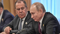 Αναταράξεις στο Κρεμλίνο: Δυσαρεστημένος με Λαβρόφ ο Πούτιν μετά την ακύρωση του ραντεβού με Τραμπ, γράφουν ρωσικά μέσα