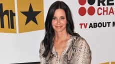 Η Κόρτνεϊ Κοξ σκηνοθετεί το θρίλερ «Evil Genius»