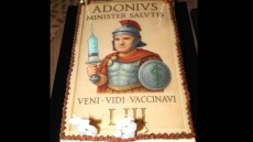  Veni Vidi Vaccinavi: Η ευρηματική τούρτα της Ευγενίας Μανωλίδου για τα γενέθλια του Άδωνι Γεωργιάδη