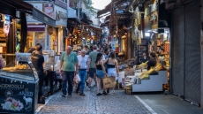 Οι Τούρκοι έρχονται Ελλάδα για ψώνια: «Εδώ το λάδι το βρίσκω στη μισή τιμή»!