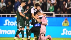 Η παρακάμερα της νίκης του Παναθηναϊκού: Πανηγυρισμοί, εντολές Μπενίτεθ και πάθος στη Λεωφόρο - Βίντεο
