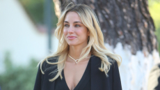 Η Δούκισσα Νομικού στόλισε το χριστουγεννιάτικο δέντρο στο σπίτι της: Είναι το ίδιο που στόλιζα κάποτε με τους γονείς μου, έγραψε