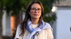 Μπρους Γουίλις: Η σύζυγός του Έμα και οι κόρες τους σε σπάνια εμφάνιση εν μέσω της μάχης του με τη μετωποκροταφική άνοια