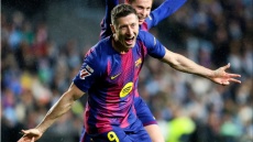 La Liga: Η Μπαρτσελόνα εκμεταλλεύτηκε τη γκέλα της Ρεάλ με χατ τρικ Λεβαντόφσκι, 4-2 τη Θέλτα - Δείτε τα γκολ