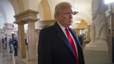 Ο Ζελένσκι «θα πρέπει να εγκρίνει» το ειρηνευτικό σχέδιο, αλλιώς θα συνεχίσει να πολεμά, λέει ο Τραμπ
