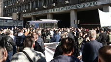 Στο κέντρο της Αθήνας αγρότες και κτηνοτρόφοι - Κατευθύνονται προς τα γραφεία του ΟΠΕΚΕΠΕ 