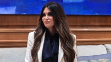 Ο Γιώργος Μπαμπινιώτης απαντά αν πρέπει να χρησιμοποιούμε «πρέσβης» ή «πρέσβειρα» για την Κίμπερλι Γκιλφόιλ