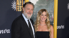 Ενοχλημένος ο Ράσελ Κρόου με τα σχόλια για τη διαφορά ηλικίας με τη σύντροφό του: Εκείνη είναι 42 και εγώ 61, ξεκαθάρισε
