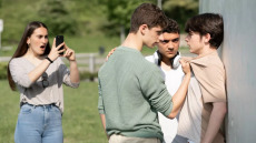 Ανησυχητική αύξηση βίας μεταξύ ανηλίκων: Πάνω από 2.000 παιδιά ετησίως στα νοσοκομεία μετά από ξυλοδαρμό
