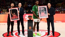 Ολυμπιακός - Ζάλγκιρις: Οι Αγγελόπουλοι  βράβευσαν τους Γουίλιαμς Γκος και Ράιτ