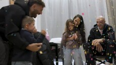 Η συγκινητική επιστροφή του Ακίλε Πολονάρα στο σπίτι του - Δείτε βίντεο