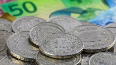 Δάνεια σε ελβετικό φράγκο: Τι προβλέπει η νέα ρύθμιση, πώς θα γίνεται το «κούρεμα» – Πίνακες και παραδείγματα