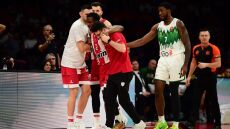 Νέος τραυματισμός και αγωνία για τον Κίναν Έβανς στον Ολυμπιακό - Μεταφέρθηκε στο νοσοκομείο για εξετάσεις, δείτε βίντεο