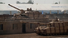 Συναγερμός στη Γαλλία: Αναφορές για πτήση drone πάνω από τρένο που μετέφερε άρματα μάχης Leclerc