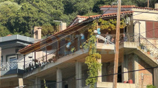 Θρήνος στο σπίτι του μικρού Ανδρέα στην Αχαΐα - Με λευκά και μπλε μπαλόνια στο μπαλκόνι ετοιμάζονται να τον αποχαιρετήσουν