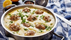 Γιουβαρλάκια αυγολέμονο – Πώς θα πετύχουμε το πιο χυλωμένο αποτέλεσμα