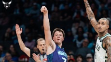 O Αντετοκούνμπο έλειπε και οι Χόρνετς «τσίμπησαν» τους Μπακς (111-100)