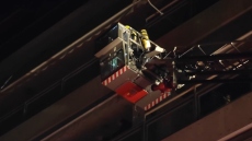 Φωτιά σε πολυκατοικία στην πλατεία Αμερικής - «Έσκασαν» τα ρολόγια της ΔΕΗ