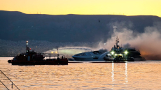 Φωτιά σε τέσσερα σκάφη στη Μαρίνα Ζέας: Βυθίστηκαν τα τρία - Δείτε βίντεο και φωτογραφίες
