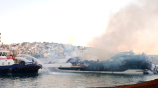 Μαρίνα Ζέας: Από ξύλινο ιστιοφόρο ξεκίνησε η φωτιά που έκαψε και βύθισε 4 σκάφη - Δείτε φωτογραφίες και βίντεο