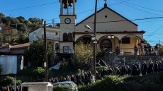 Ράγισαν καρδιές στην κηδεία του 3χρονου Ανδρέα στη δυτική Αχαΐα: «Πού είσαι αγάπη μου» φώναζε η μητέρα του