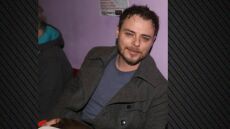 Ο Νίκος Μίχας ανέλαβε επίσημα καθήκοντα γιατρού στο ΕΚΑΒ - Η αλλαγή καριέρας και το τραγούδι