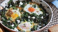 Χόρτα τσιγαριαστά με αυγά
