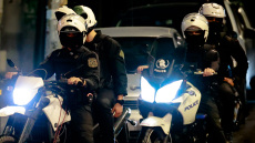 Ομόνοια: Διακινητής ναρκωτικών επιτέθηκε σε αστυνομικούς για να διαφύγει