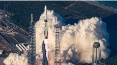 H Blue Origin έγραψε ιστορία: Έστειλε τον πύραυλο New Glenn στο διάστημα και τον προσγείωσε σε πλωτή πλατφόρμα - Τα εντυπωσιακά βίντεο του Τζεφ Μπέζος