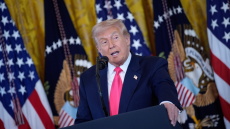 Τραμπ κατά BBC: Προαναγγέλλει αγωγή έως 5 δισ. δολάρια - Βολές κατά του Στάρμερ