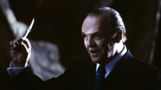 «Έπαιξα ενστικτωδώς τον Χάνιμπαλ, γιατί έχω τον διάβολο μέσα μου»: Ο Άντονι Χόπκινς, οι μεγάλοι ρόλοι, ο αλκοολισμός και η κόρη που δεν θέλει να τον βλέπει