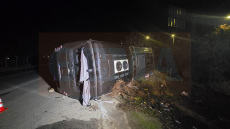 Ελιγμό για να αποφύγει σκύλο έκανε ο οδηγός του λεωφορείου που ανατράπηκε στον Βόλο - «Χάθηκε το φως από τα μάτια μας» λένε οι επιβάτες
