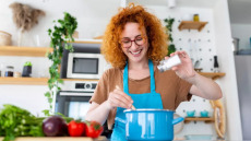 5 tips για λιγότερο αλάτι, χωρίς να «θυσιάσετε» τη γεύση – Από τους ειδικούς