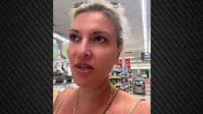 Ελληνοαυστραλή δίχασε επειδή τα έβαλε με τις γυναίκες που φοράνε κολλητά σορτς και πάνε για ψώνια - Δείτε το βίντεο