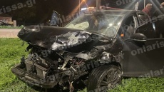 Τροχαίο στη Λάρισα, εγκλωβίστηκαν τρία άτομα σε ΙΧ - Δείτε φωτογραφίες