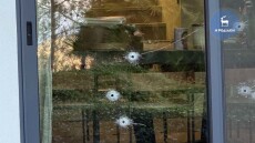 Βίντεο: Η στιγμή που γαζώνουν με σφαίρες το σπίτι επιχειρηματία στη Ρόδο