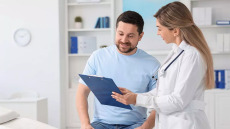 Check up μόνο για άνδρες: Οι απαραίτητες προληπτικές εξετάσεις από τα 30 μέχρι τα 80
