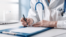 Την εξαίρεση των προσωπικών ιατρών από την υποχρέωση των κατ’ οίκον επισκέψεων ζητά ο Ιατρικός Σύλλογος Αθηνών