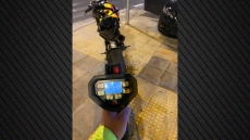 Έπιασαν 30χρονο οδηγό μηχανής χωρίς δίπλωμα να τρέχει με 205 χλμ. στη Λεωφόρο Μαραθώνος