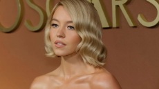 Η Σίντνεϊ Σουίνι έλαμψε στο κόκκινο χαλί των Governors Awards - Θύμισες Μέριλιν Μονρόε, της γράφουν