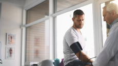 Πότε ο πόνος οδηγεί σε κατάθλιψη και αυξάνει τον κίνδυνο υπέρτασης
