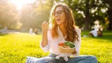 Keto, fasting, carnivore – Η διαιτολόγος «εξετάζει» τις δίαιτες της μόδας και δίνει χρήσιμα tips