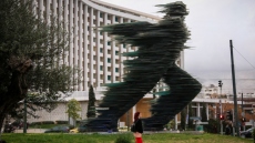 Δρομέας: Η ιστορία του εμβληματικού γλυπτού - Γιατί τον αποκαλούσαν «Ξένο» 