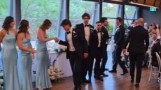 Ο γάμος-«όνειρο» κάθε φιλάθλου: Ο γαμπρός και οι φίλοι του ακολούθησαν πιστά το πρωτόκολλο του Champions League - Δείτε βίντεο