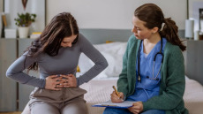 Γιατί αυξάνονται ραγδαία οι καρκίνοι σε νέους 20-49 ετών – Οι επιστήμονες απαντούν
