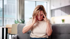 Γιατί τα εγκεφαλικά είναι πιο συχνά στις γυναίκες; «Αθώα» συμπτώματα που περνούν απαρατήρητα
